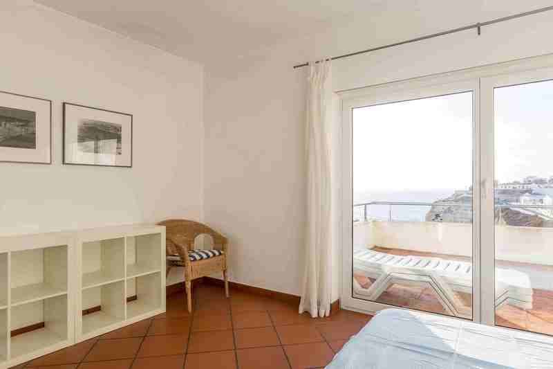 Schlafzimmer 4 Apartment Casa Cubo Carvoeiro mit Seaview Merresblick auf die Klippen