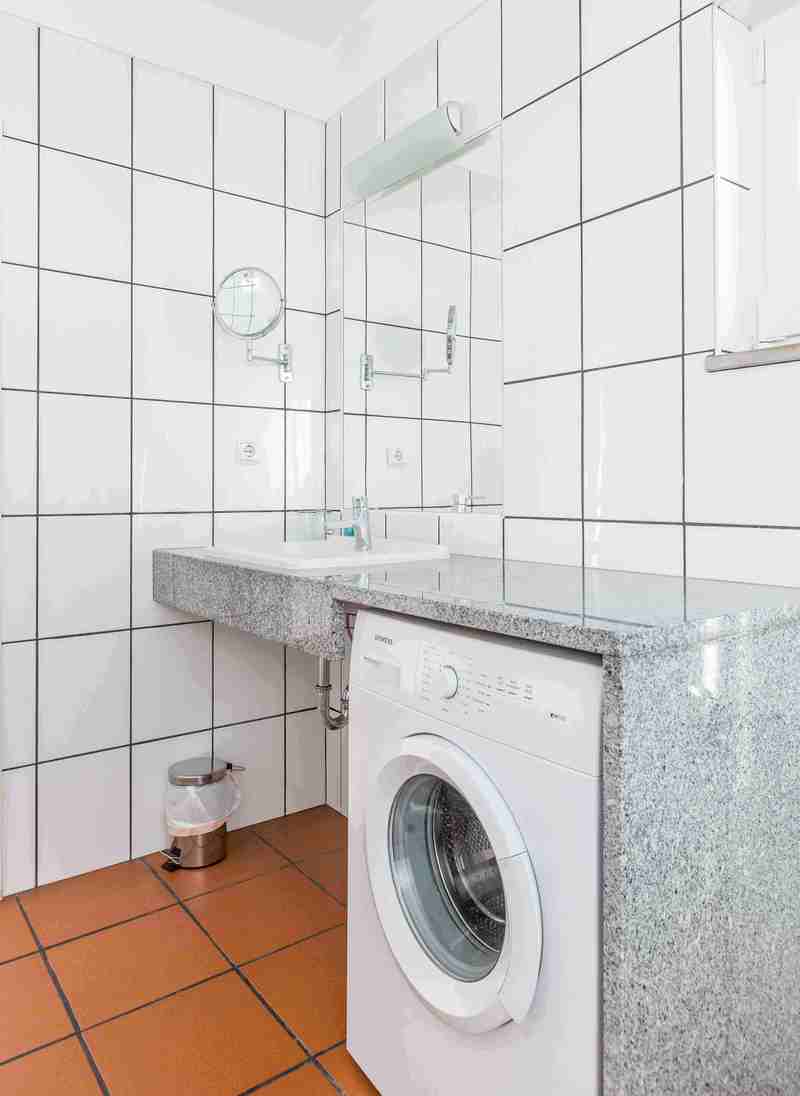 Waschmaschine lavadora washer apartamento Bad 4 Ferienwohnung Carvoeiro Algarve Portugal vacation villa wasching machine 